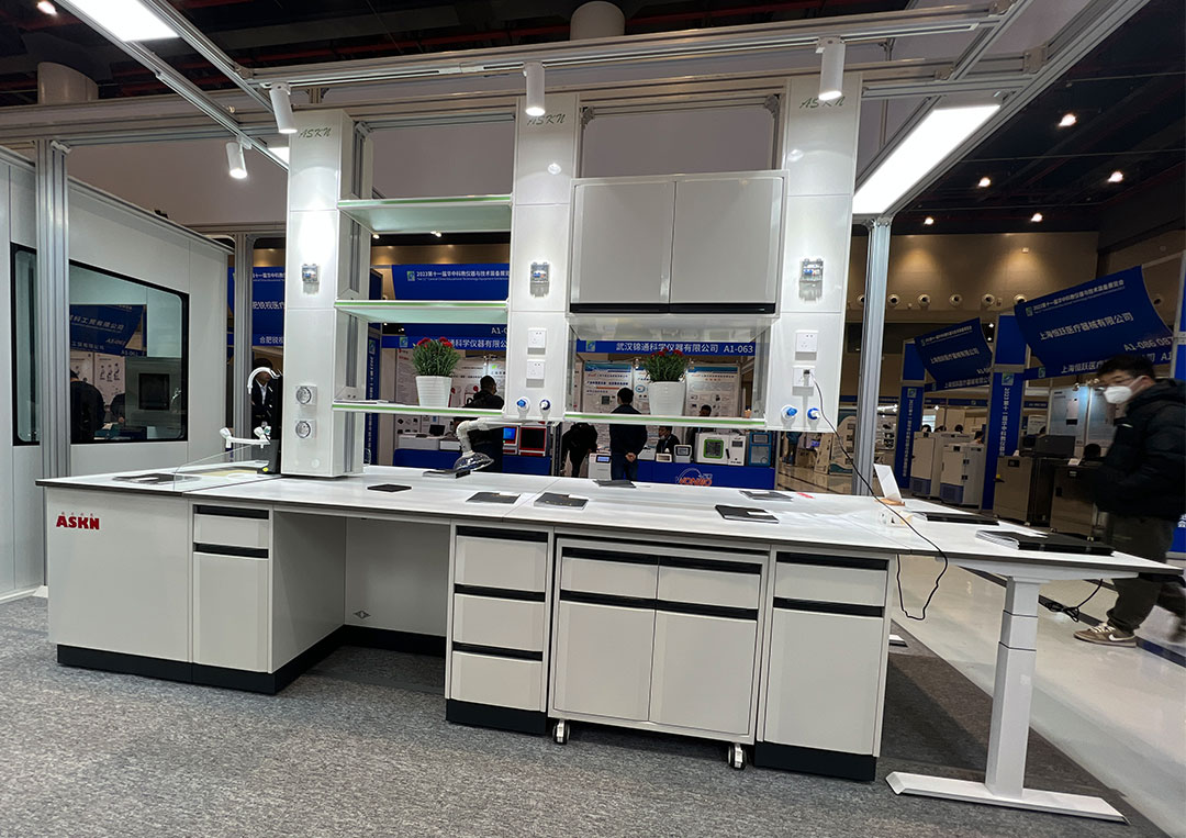 1682662103379706.jpg 高端實(shí)驗(yàn)臺(tái)